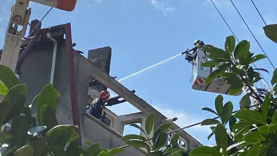 Çatı bir anda alev topuna döndü