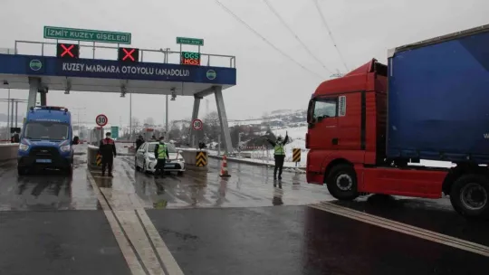Jandarma ekiplerinden tır sürücülerine kumanya