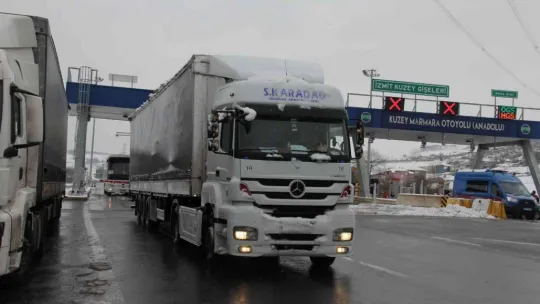 Jandarma ekiplerinden tır sürücülerine kumanya