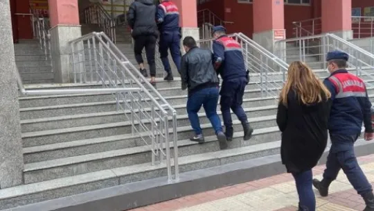 Durdurulan araçtan bin 827 uyuşturucu ele geçirildi: 3 tutuklama!