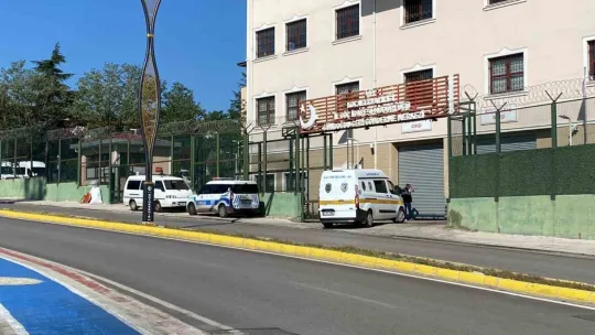 Jandarma personeli meslektaşı tarafından kazara bacağından vuruldu