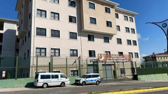 Jandarma personeli meslektaşı tarafından kazara bacağından vuruldu