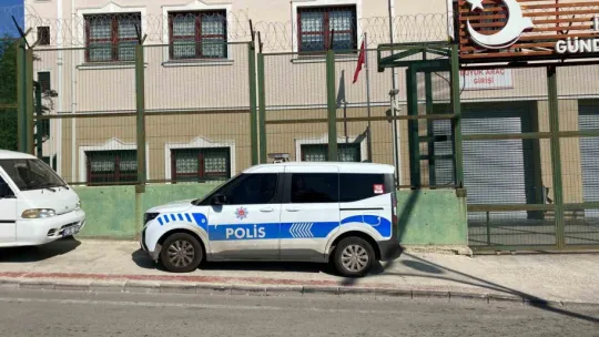 Jandarma personeli meslektaşı tarafından kazara bacağından vuruldu