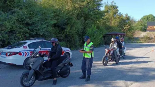 Jandarma trafikte göz açtırmıyor
