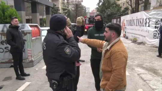 Maaşlarını alamadıklarını iddia eden inşaat işçileri vinç kulesine çıktı