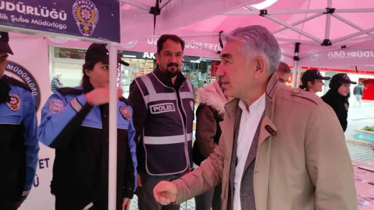 Kadına yönelik şiddette karşı vatandaşları bilgilendirdiler