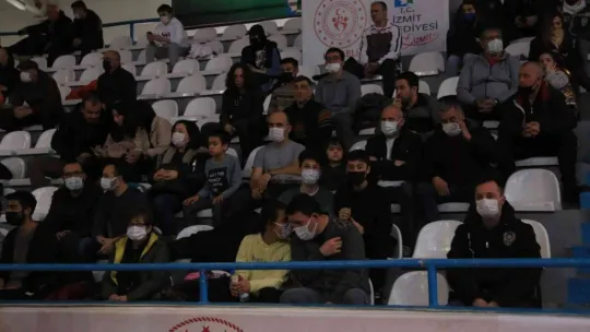 İzmit Belediyespor evinde farklı mağlup oldu: 55-85