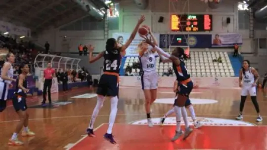 İzmit Belediyespor evinde farklı mağlup oldu: 55-85