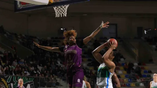 İzmit Belediyespor sahasında Galatasaray'ı mağlup etti: 93 - 79