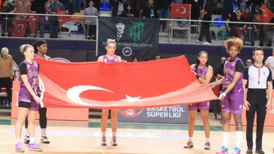 İzmit Belediyespor sahasında Galatasaray'ı mağlup etti: 93 - 79