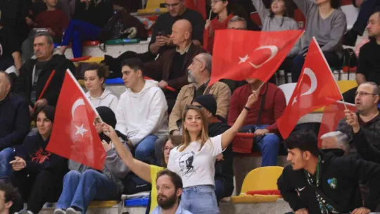 İzmit Belediyespor sahasında Galatasaray'ı mağlup etti: 93 - 79