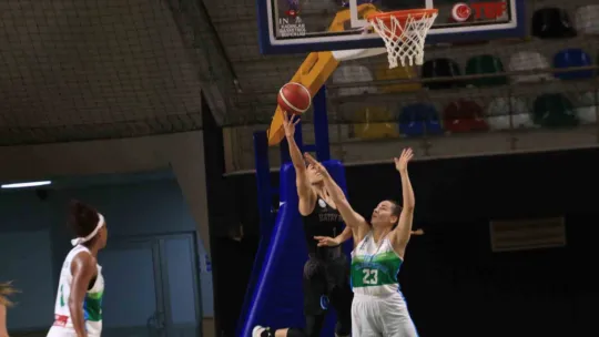 İzmit Belediyespor evinde Hatay BŞB'a fark attı: 131 -:87