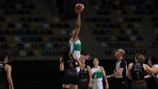 İzmit Belediyespor evinde Hatay BŞB'a fark attı: 131 -:87