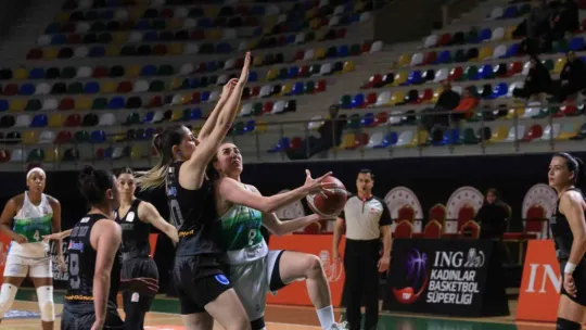 İzmit Belediyespor evinde Hatay BŞB'a fark attı: 131 -:87