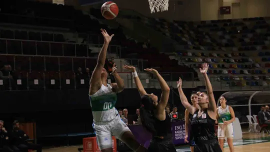 İzmit Belediyespor evinde Hatay BŞB'a fark attı: 131 -:87