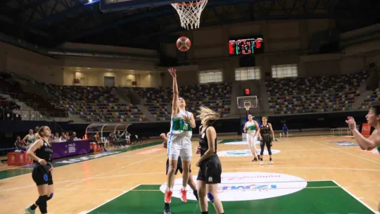 İzmit Belediyespor evinde Hatay BŞB'a fark attı: 131 -:87