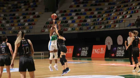 İzmit Belediyespor evinde Hatay BŞB'a fark attı: 131 -:87