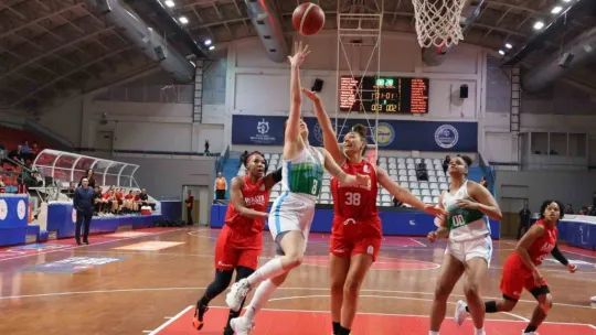 İzmit Belediyespor evinde farklı galip geldi: : 102-79
