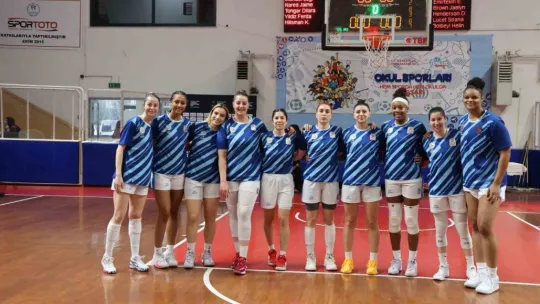 İzmit Belediyespor evinde farklı galip geldi: : 102-79
