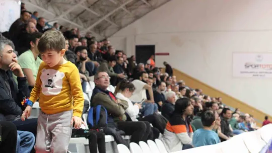 İzmit Belediyespor evinde Çankaya Üniversitesi'ni mağlup etti