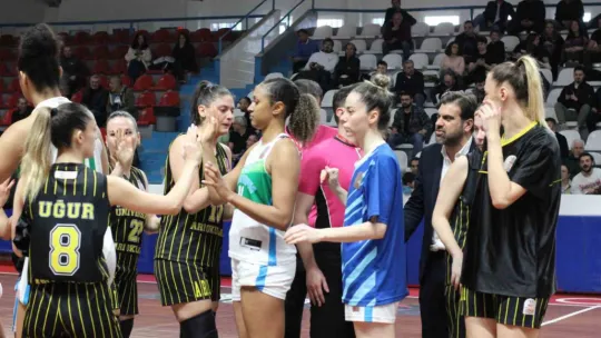 İzmit Belediyespor evinde Çankaya Üniversitesi'ni mağlup etti