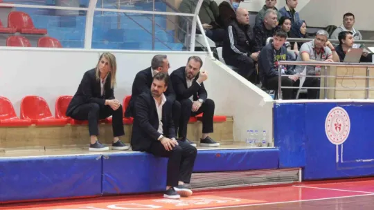 İzmit Belediyespor evinde Çankaya Üniversitesi'ni mağlup etti
