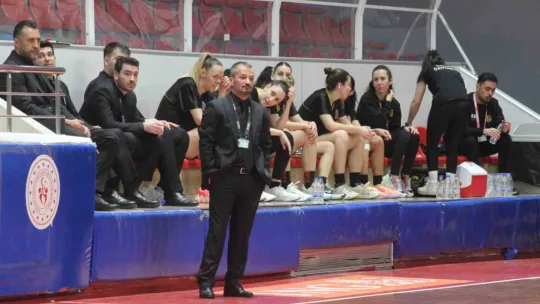 İzmit Belediyespor evinde Çankaya Üniversitesi'ni mağlup etti