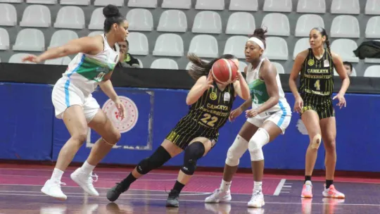 İzmit Belediyespor evinde Çankaya Üniversitesi'ni mağlup etti