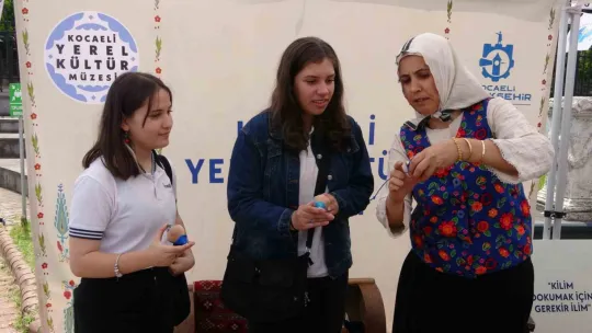 Kadınlar bu oyunla kuşakları bir araya getirdi