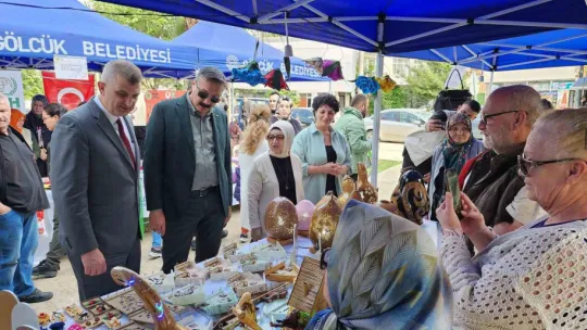 Kadınların el emeği ürünleri bahar şenliğinde stantlarda yerini aldı