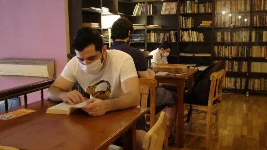 Kafeye kütüphane kurdu