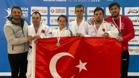 Kağıtspor'dan şampiyonluklarla dolu bir yıl