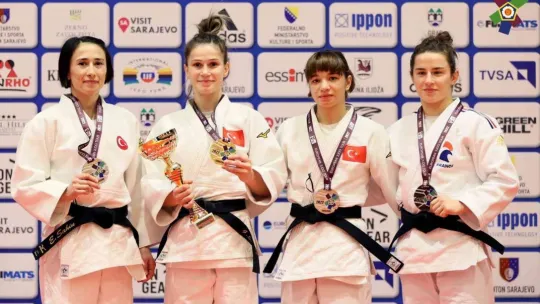 Kağıtsporlu judocular madalyalarla döndü