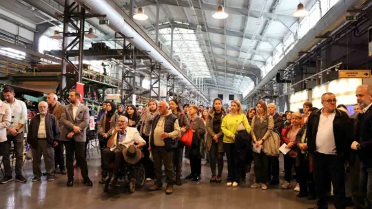 Kağıtta açan çiçekler sergisi açıldı