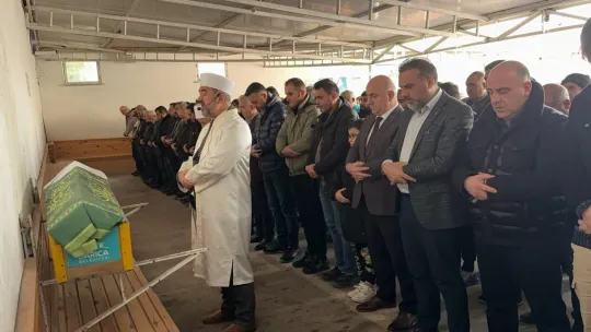 İş makinesinin altında kalan çocuk kurtarıldı