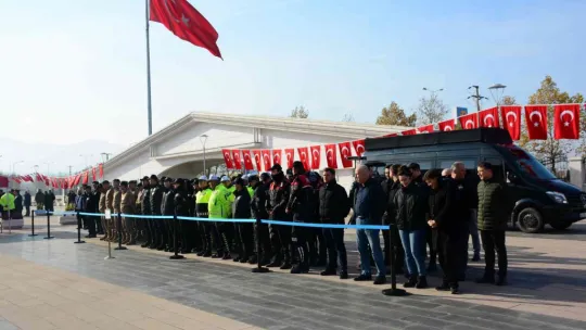 Polis memuru son yolculuğuna uğurlandı