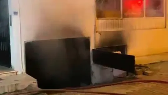 Kaldığı apartmanı 3 gün üst üste yaktı