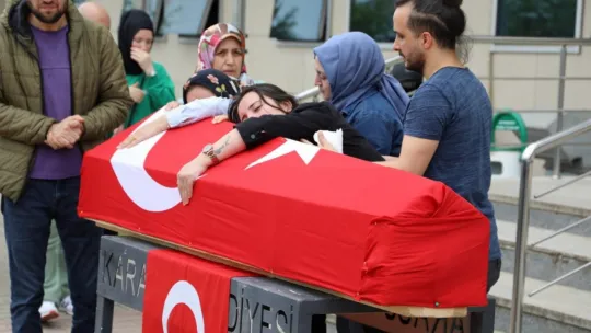Kaldırımda yürüyen kadını hayattan kopardı