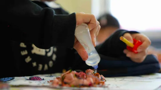 Kalemtıraş atıklarından sanat eserine