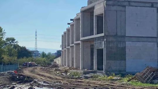 Kalıp sökerken düşen işçi yaralandı