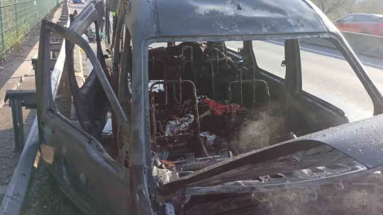 Kalorifer motorundan çıkan yangın aracı hurdaya çevirdi