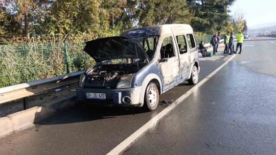 Kalorifer motorundan çıkan yangın aracı hurdaya çevirdi