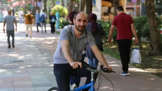 Kamerayı gören maskesini taktı