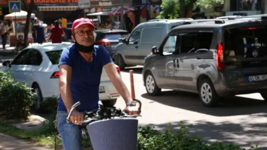 Kamerayı gören maskesini taktı