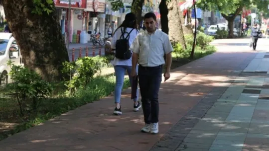 Kamerayı gören maskesini taktı
