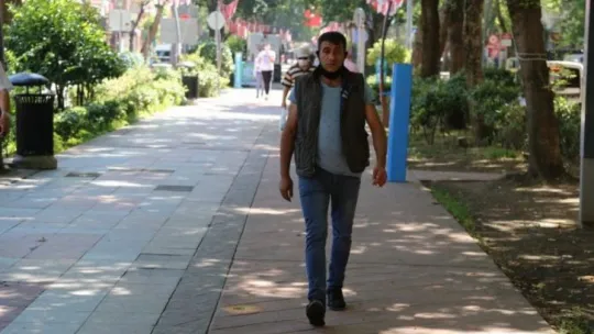Kamerayı gören maskesini taktı