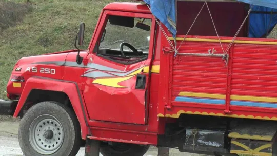 Kocaeli'de kamyon ile kamyonet çarpıştı!