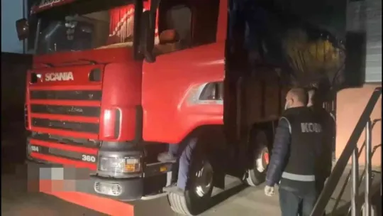 Kamyon kasasından 6 milyon adet makaron çıktı
