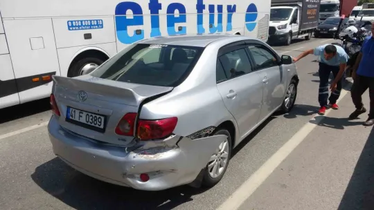 Kamyon, kör noktasına giren otomobile çarptı