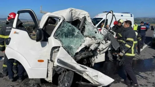 Kamyonet tıra arkadan çarptı: 1 ölü 1 yaralı